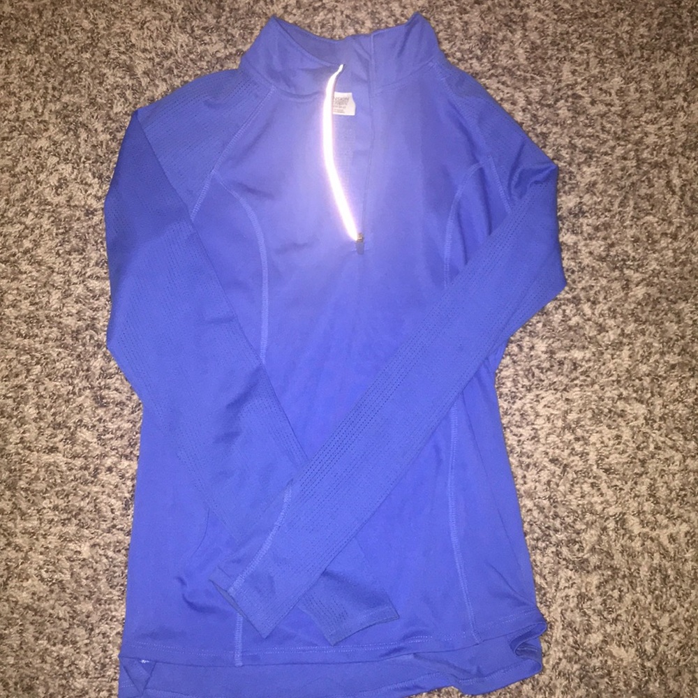 Athletic long sleeve top
